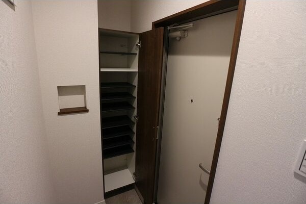 REGALEST荒畑の玄関