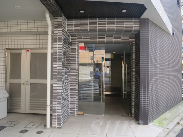 ジーベック滝野川のエントランス