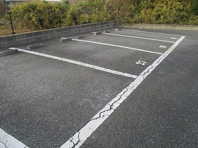 レオパレス金堀台Ⅱの駐車場|画像9