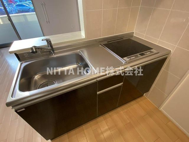 辻が花のキッチン|２口ＩＨコンロ付きのカウンターキッチンです＊