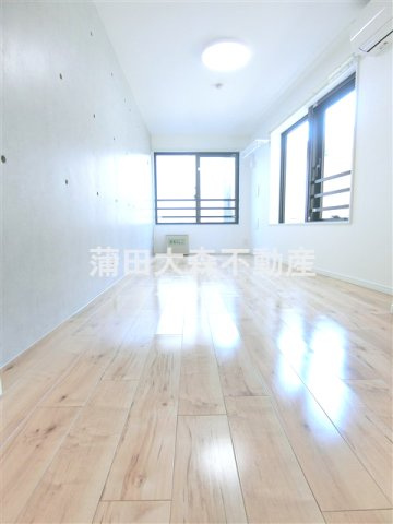 COCOCUBEココキューブ西蒲田の居間・リビング|角部屋2面採光の洋室9.5帖