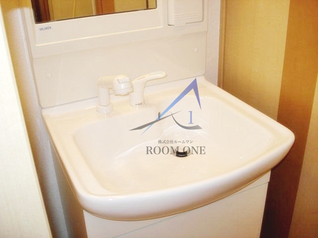 ファーストプレイスの洗面所|独立洗面台です。