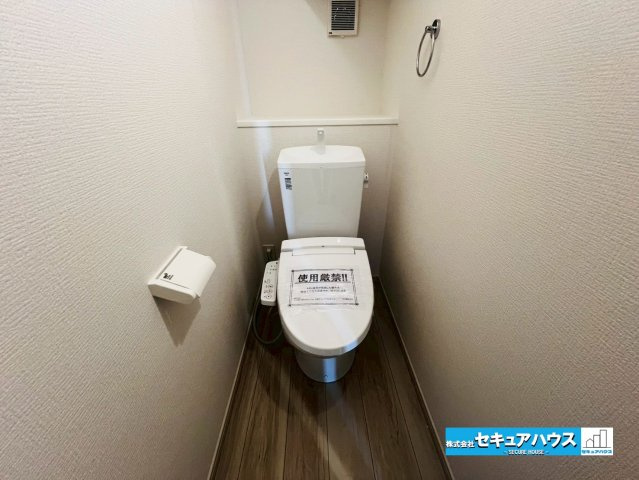 【本日ご案内可能】刈谷市井ケ谷町　全1棟のトイレ|【高機能トイレ】
◆高機能トイレの多くは便器のフタの開閉が自動であり、使用後に手動で水を流す面倒もなく非常に便利です。スタイリッシュな見た目で、お掃除しやすく、節水効果が高いです。　　　　　　　　　　