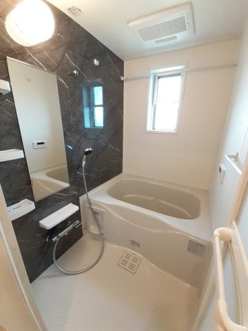 メゾン　マーベラス　　刈谷市近郊の賃貸はクラスホーム刈谷店の浴室|コンパクトで使いやすいお風呂です