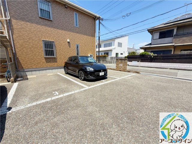 グランディールBの駐車場