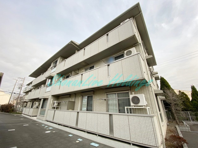 藤沢市菖蒲沢のアパートの外観