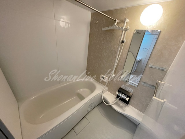 藤沢市菖蒲沢のアパートの浴室