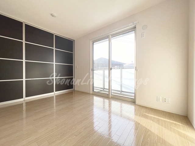 藤沢市菖蒲沢のアパートの居間・リビング