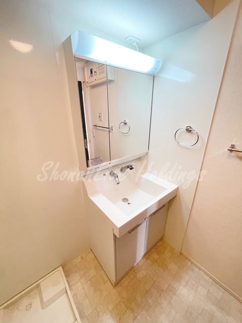 藤沢市菖蒲沢のアパートの洗面所