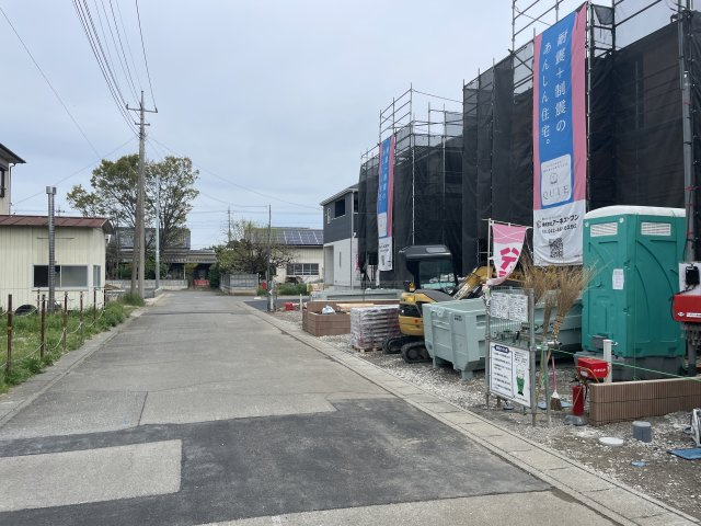 【前面道路含む現地写真】 | 本庄市小島第6   クレイドルガーデン　新築戸建　全2棟　1号棟 | 3/7撮影