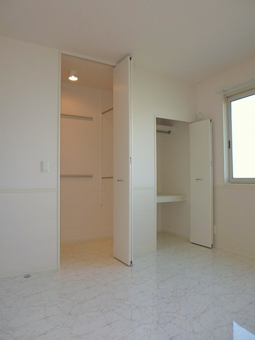 ニュル・ナインの洋室