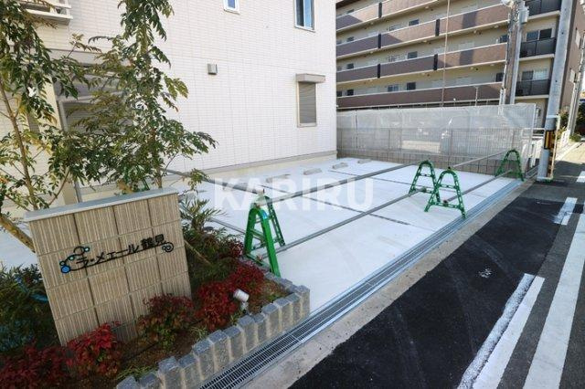 ラ・メェール鶴見の駐車場