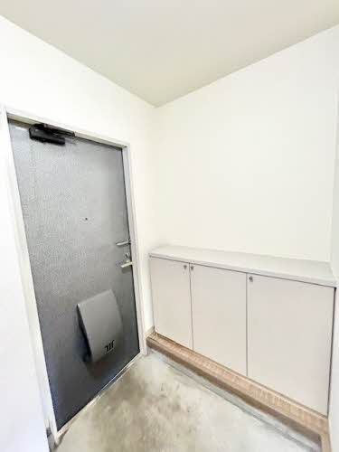 フレグランス床波Stの玄関