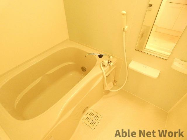 ブリアンベル・ウッドⅠの浴室|追い焚き、浴室乾燥機付き