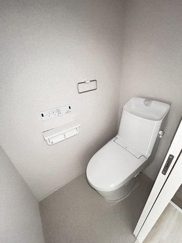 大阪市城東区中浜３丁目の賃貸マンションのトイレ