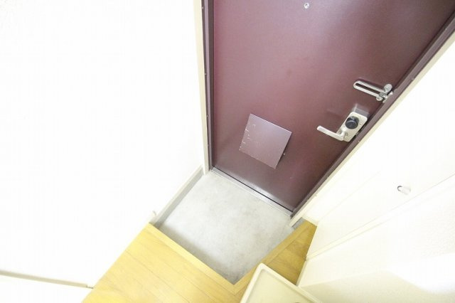 レオパレスナップアネックスの玄関