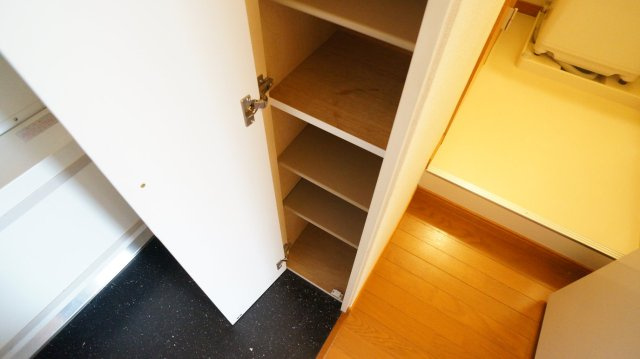 レオパレスバンビーノの玄関