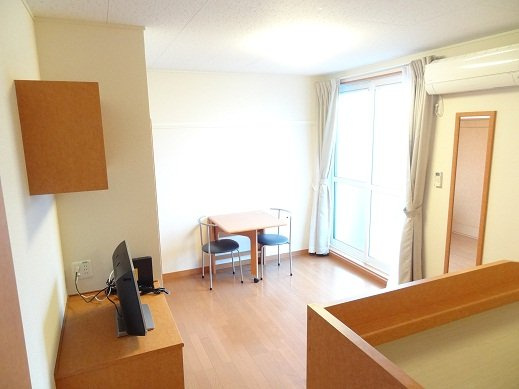 レオパレスルイソウの内装|ベッドタイプの物件です☆