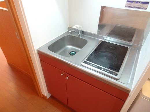レオパレスルイソウのキッチン|電気式のキッチンです☆