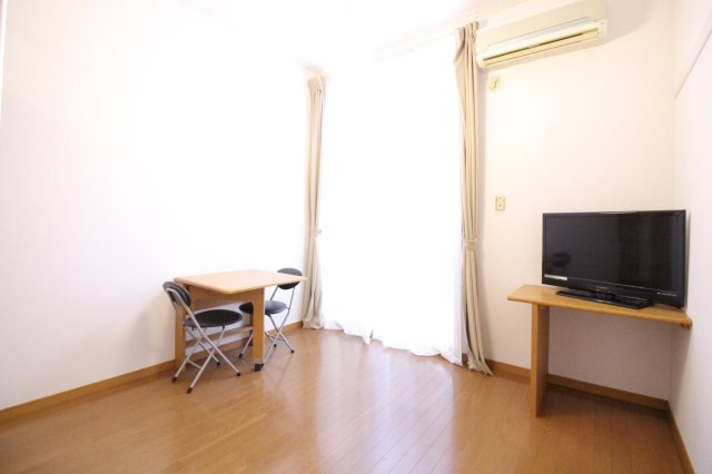 レオパレス奈良東の居間・リビング