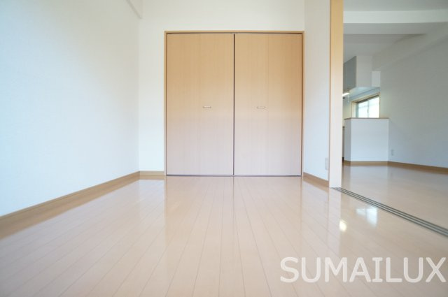 新屋敷エクシードの洋室