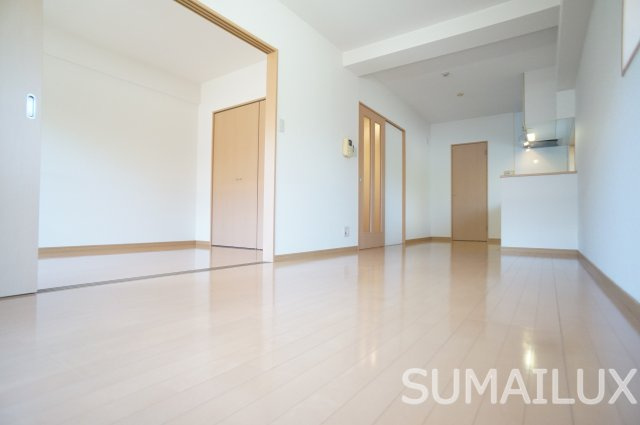 新屋敷エクシードの居間・リビング