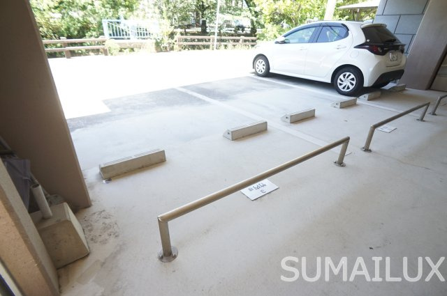 新屋敷エクシードの駐車場