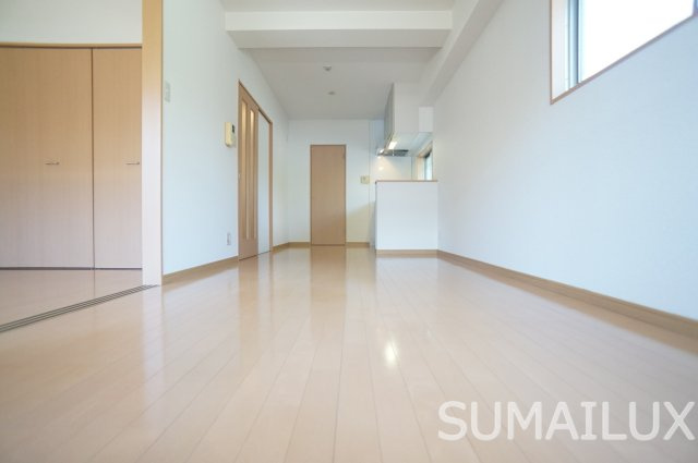 新屋敷エクシードの居間・リビング