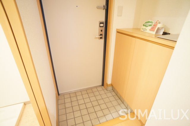 新屋敷エクシードの玄関