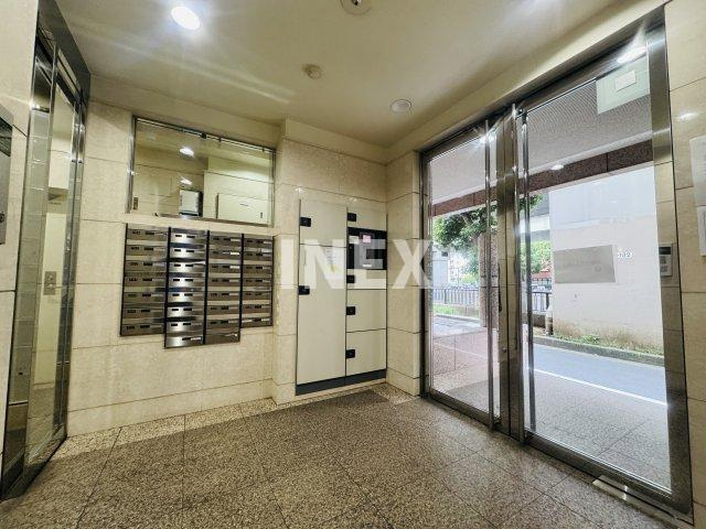 横浜市中区元町３丁目の賃貸マンションのエントランス