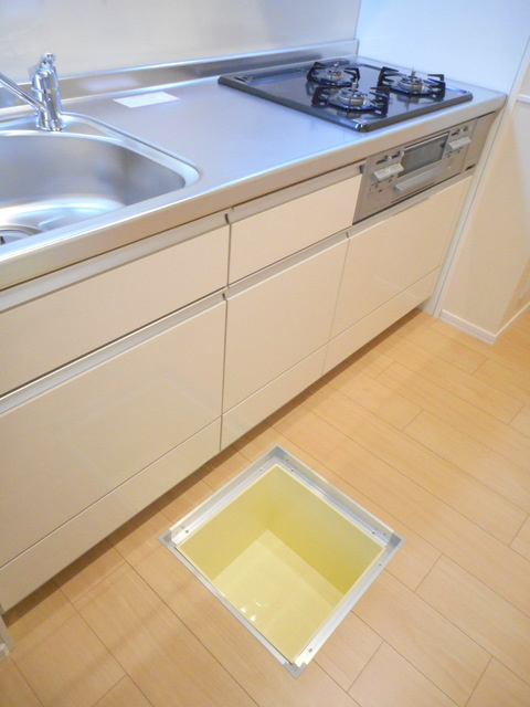 メゾン　フィル　デ　フェールのキッチン|床下収納も付いています