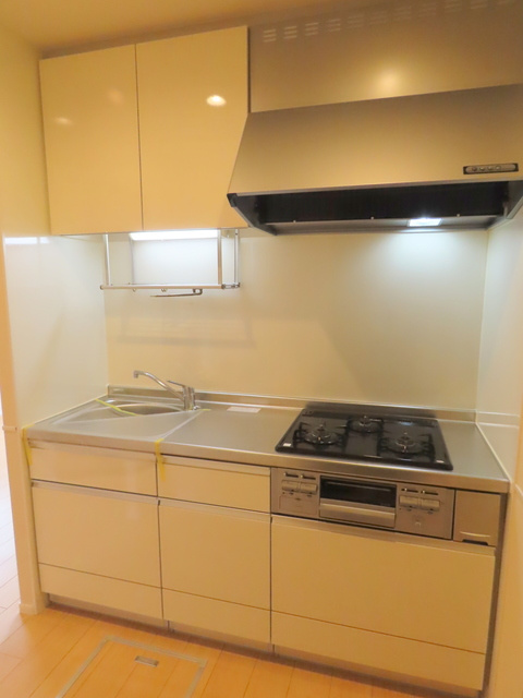 メゾン　フィル　デ　フェールのキッチン|ガス3口グリル付システムキッチン