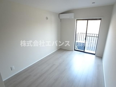 【居間・リビング】 | クレストコート大森 | こちらの居間で趣味の時間をお楽しみください