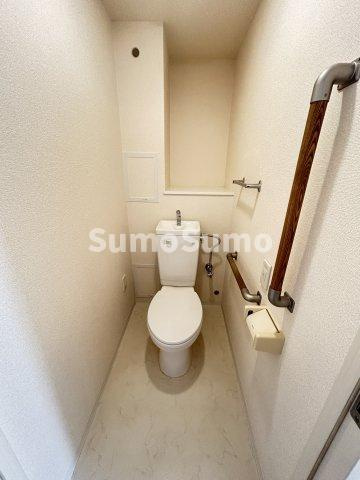 URパークタウン西武庫　16号棟のトイレ|コンパクトで使いやすいトイレです