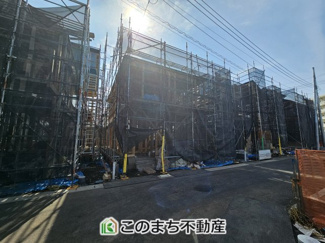 【外観】 | ブルーミングガーデン宇都宮市中戸祭1丁目　3号棟 | 建築中現地写真（同社施工の完成物件・モデルハウスがご見学できます）