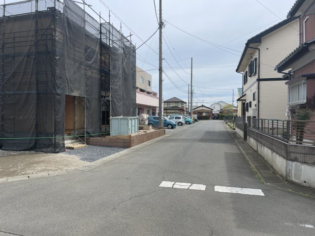 【前面道路含む現地写真】 | 本庄市小島第6   クレイドルガーデン　新築戸建　全2棟　2号棟 | 3/7撮影