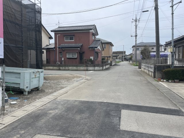 【前面道路含む現地写真】 | 本庄市小島第6   クレイドルガーデン　新築戸建　全2棟　2号棟 | 3/7撮影