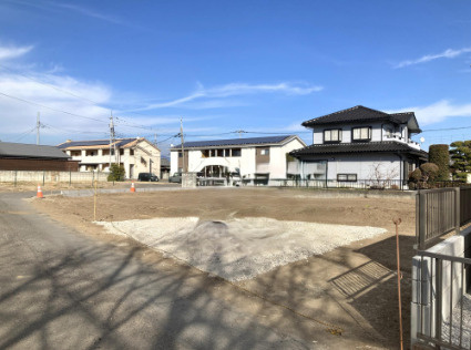 ブルーミングガーデン高崎市日高町　1号棟（平屋）　の前面道路含む現地写真|解放感ある立地です