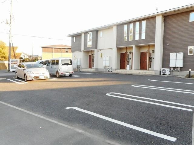 サクラの駐車場