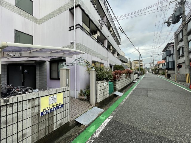コンフォート甲子園のエントランス