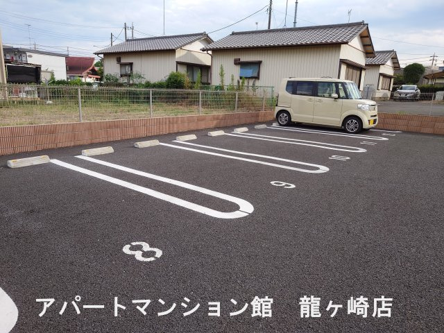 モルガンAの駐車場