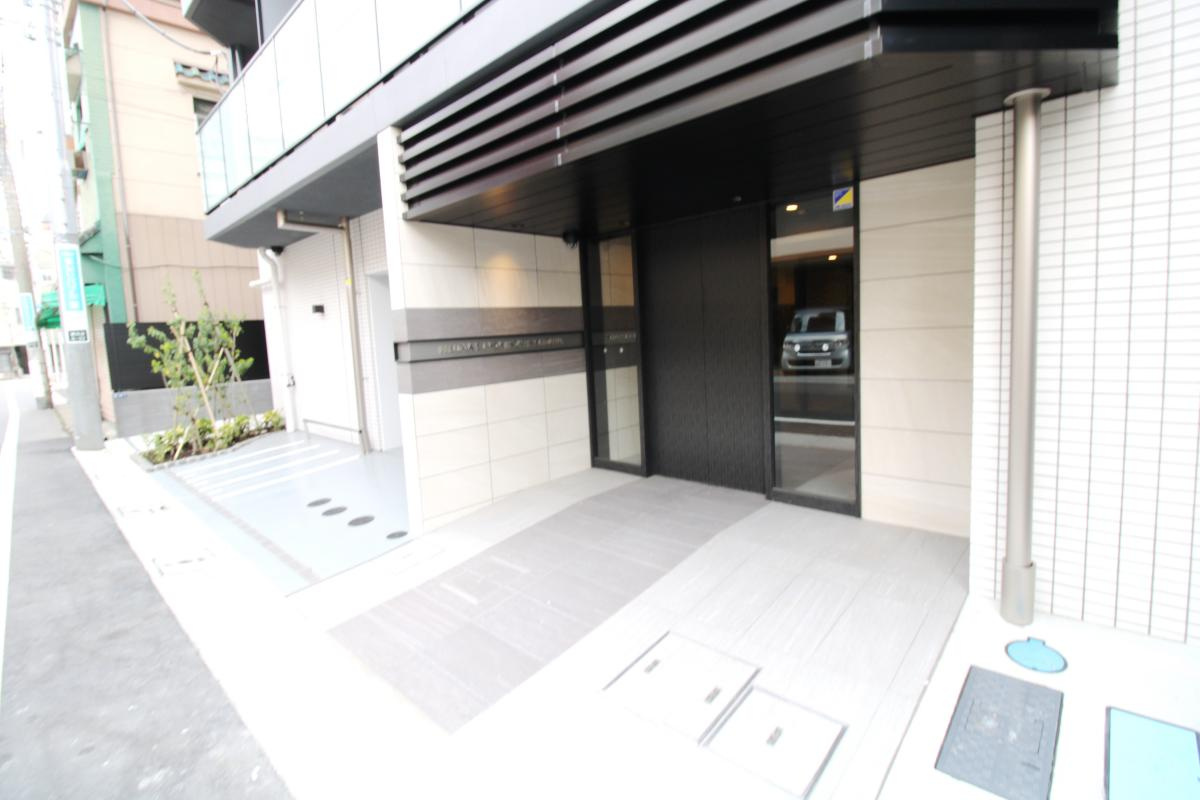 RELUXIA墨田東向島のエントランス