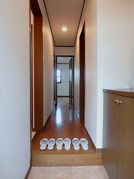 ネイ・フリーデンの玄関