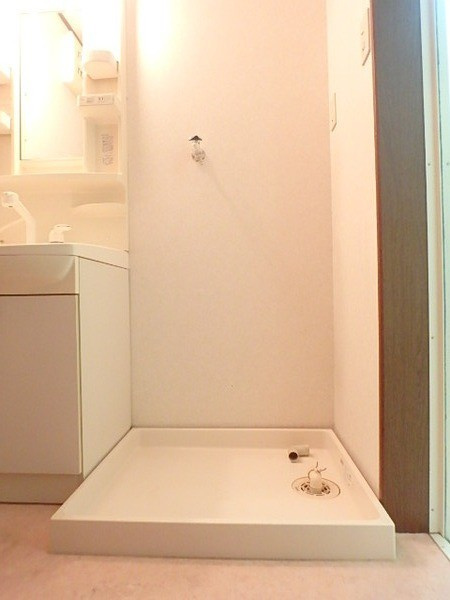 ネイ・フリーデンのその他