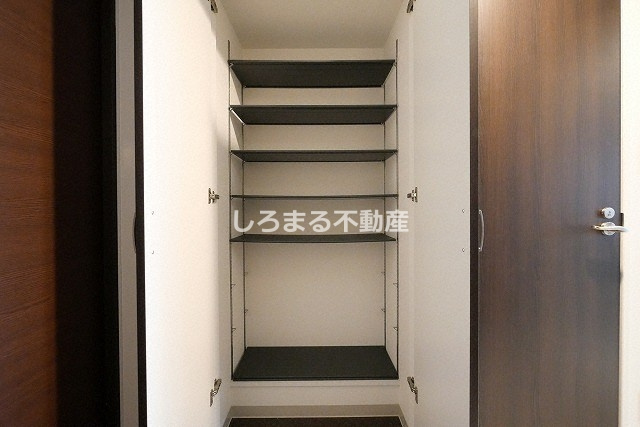 ＬＯＷＬＡＮＤＳ西天満の収納