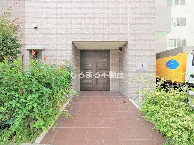 ＬＯＷＬＡＮＤＳ西天満のエントランス