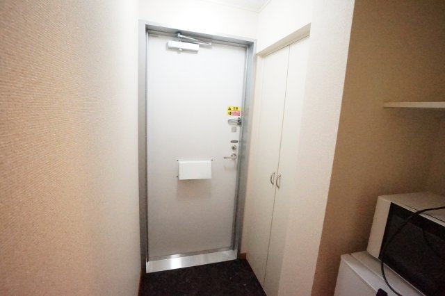 レオパレスベルセフォネの玄関