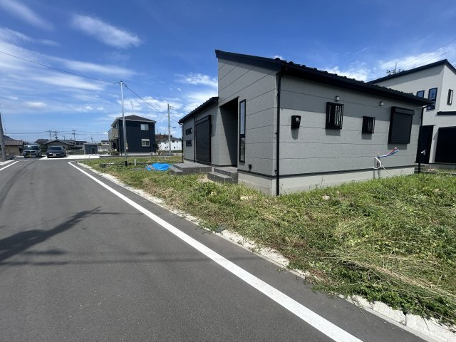 新築　前橋市青柳町　9号棟の前面道路含む現地写真|現地写真　南側接道幅員約6ｍ　東側接道幅員約6ｍ
