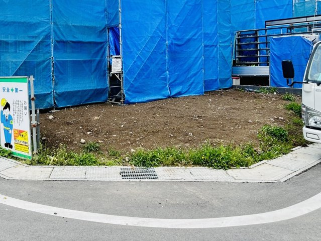 新築　前橋市青柳町　9号棟の駐車場|現地写真　駐車スペースは建物東側に並列2台分可能です！