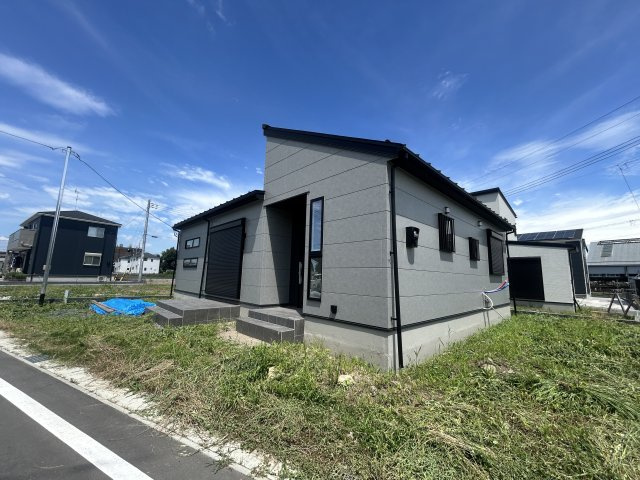 新築　前橋市青柳町　9号棟の駐車場|現地写真　駐車スペースは建物東側に並列2台分可能です！